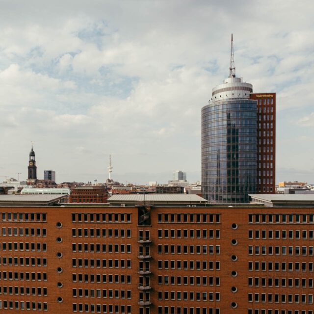 above the rooftops of hamburg by robert mangelmann | 20220424hamburg_070