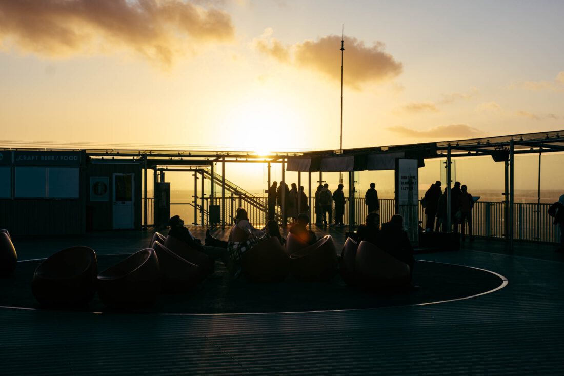 sky sundowner party by robert mangelmann | 20221125paris_082