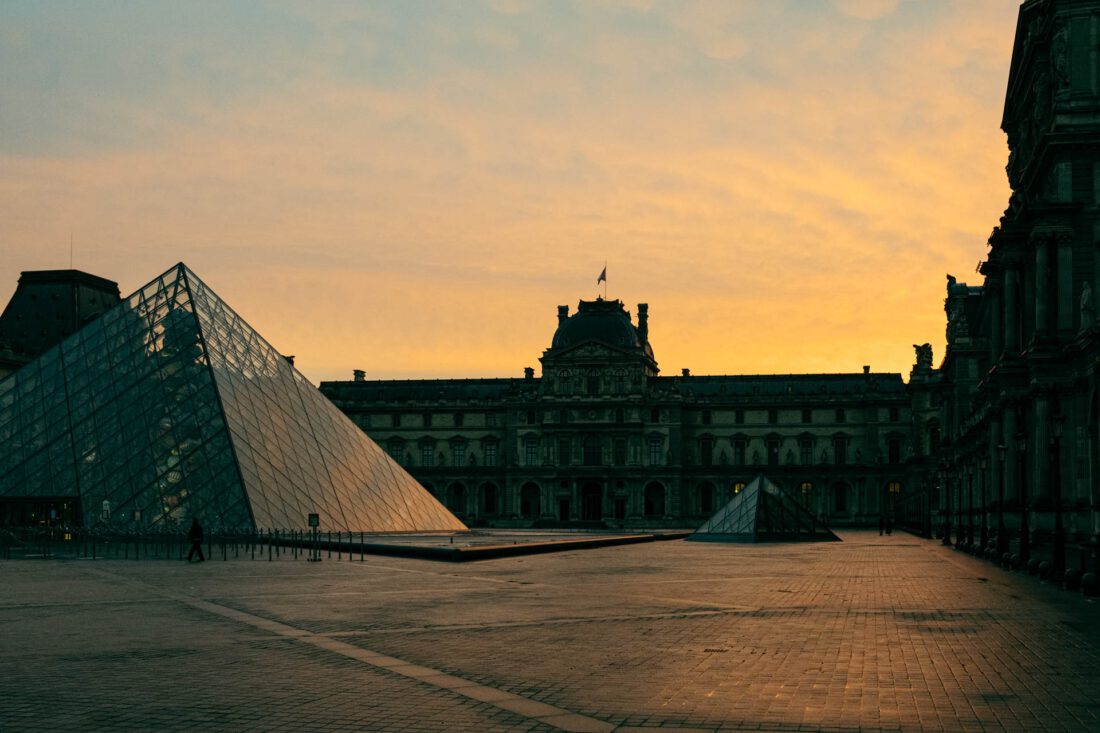 louvre in the morning ii by robert mangelmann | 20221126paris_019