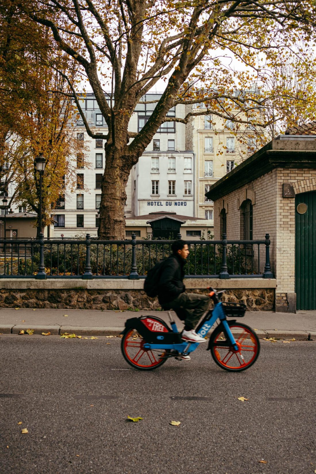 paris street v by robert mangelmann | 20221126paris_078