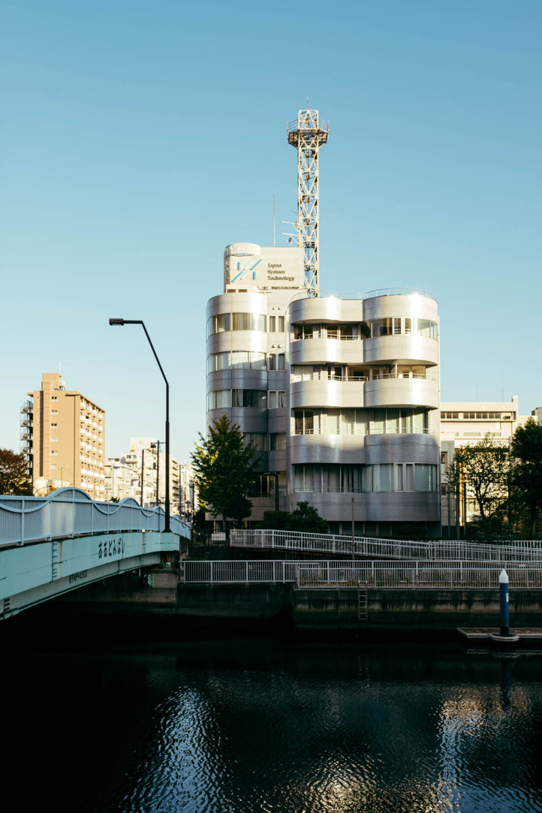 futuristic building at the bridge by robert mangelmann | 20231122tokyo_091