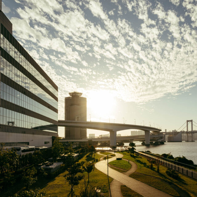 tokyo rainbow bridge sunset landscape by robert mangelmann | 20231123tokyo_201