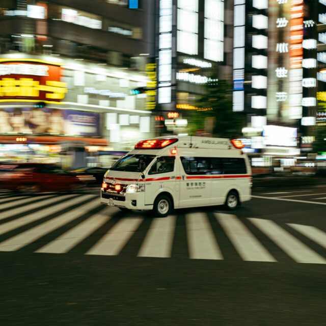 crosswalk pan shot ii by robert mangelmann | 20231124tokyo_0419