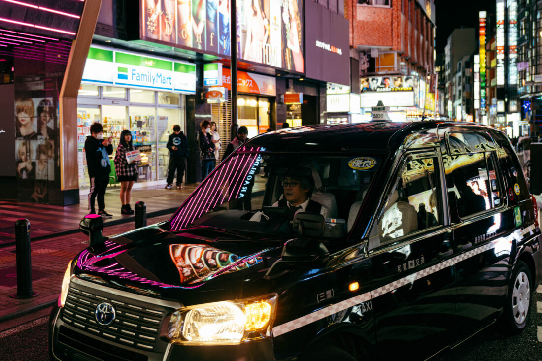 reflections on cabs by robert mangelmann | 20231124tokyo_0864