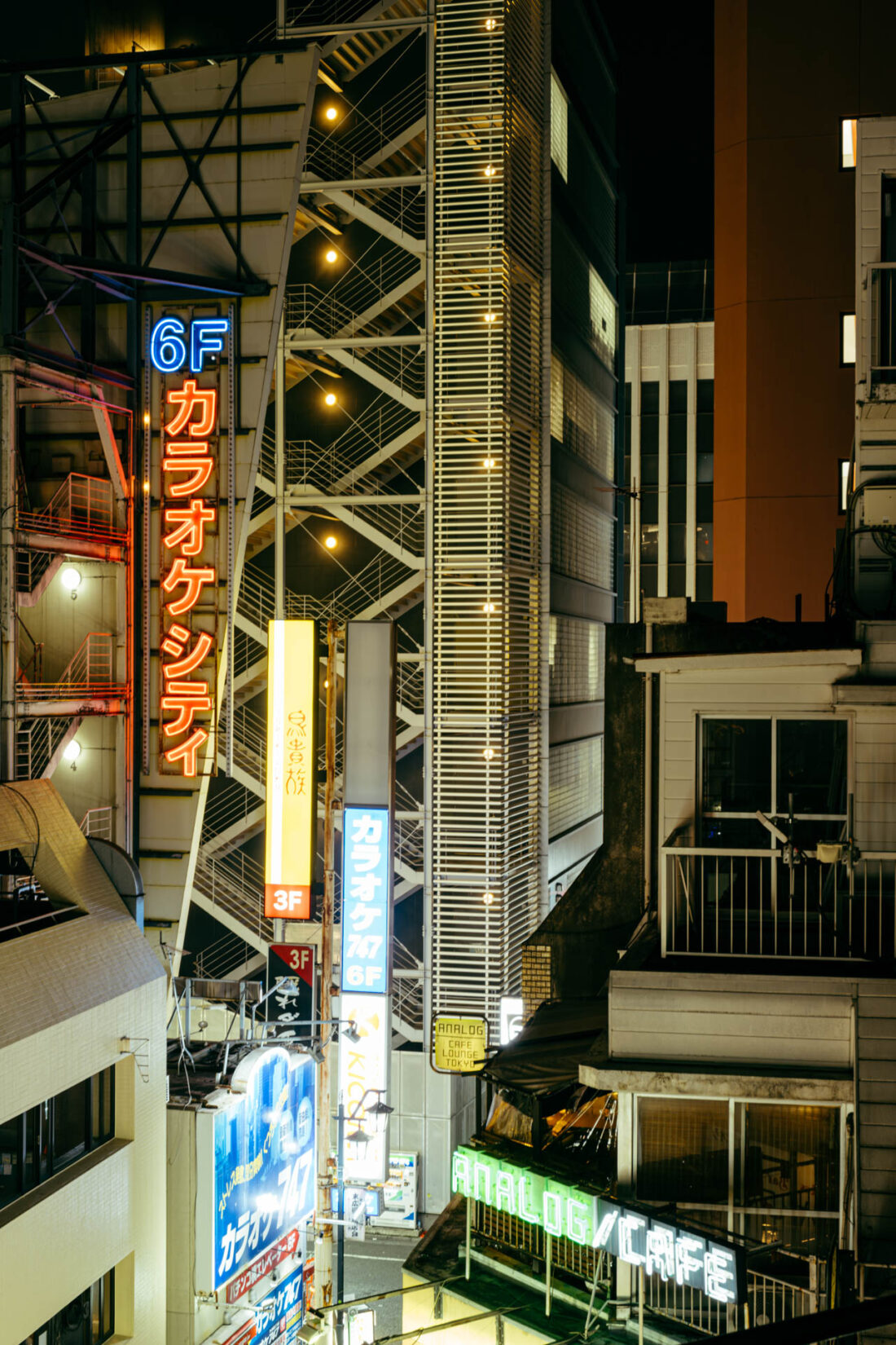 neon sign parade by robert mangelmann | 20231129tokyo_211